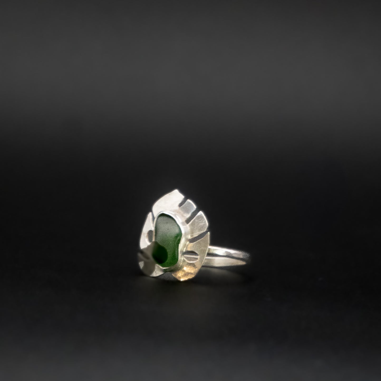 Genuine Sea Glass Monstera Ring | Hammered Sterling Silver | Size 7.5